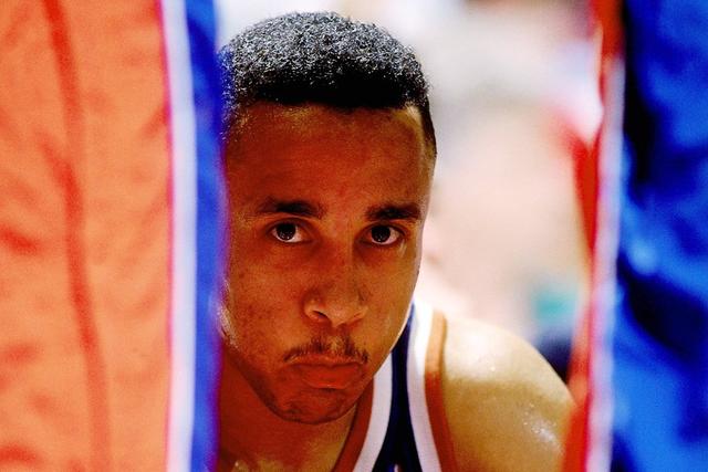 三分压哨绝杀！勇士险胜快船 库里9分哈登13分