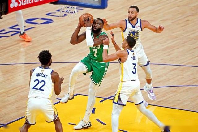 王哲林31+15特林布尔29+10 上海险胜青岛